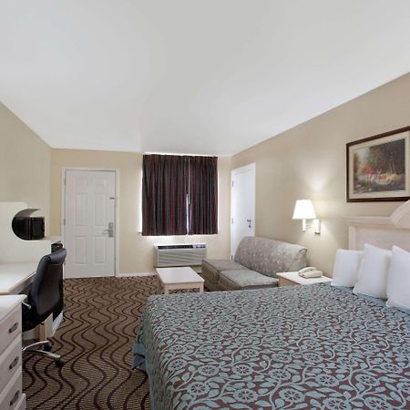 Days Inn By Wyndham Кервилл Экстерьер фото