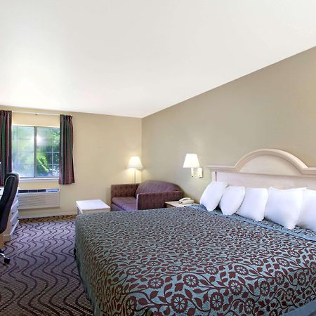 Days Inn By Wyndham Кервилл Экстерьер фото