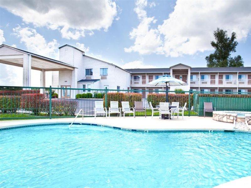 Days Inn By Wyndham Кервилл Экстерьер фото