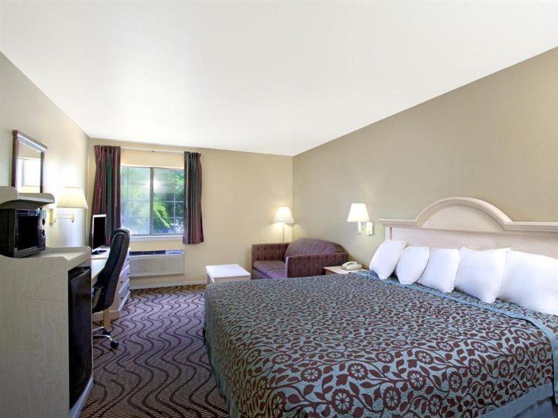 Days Inn By Wyndham Кервилл Экстерьер фото