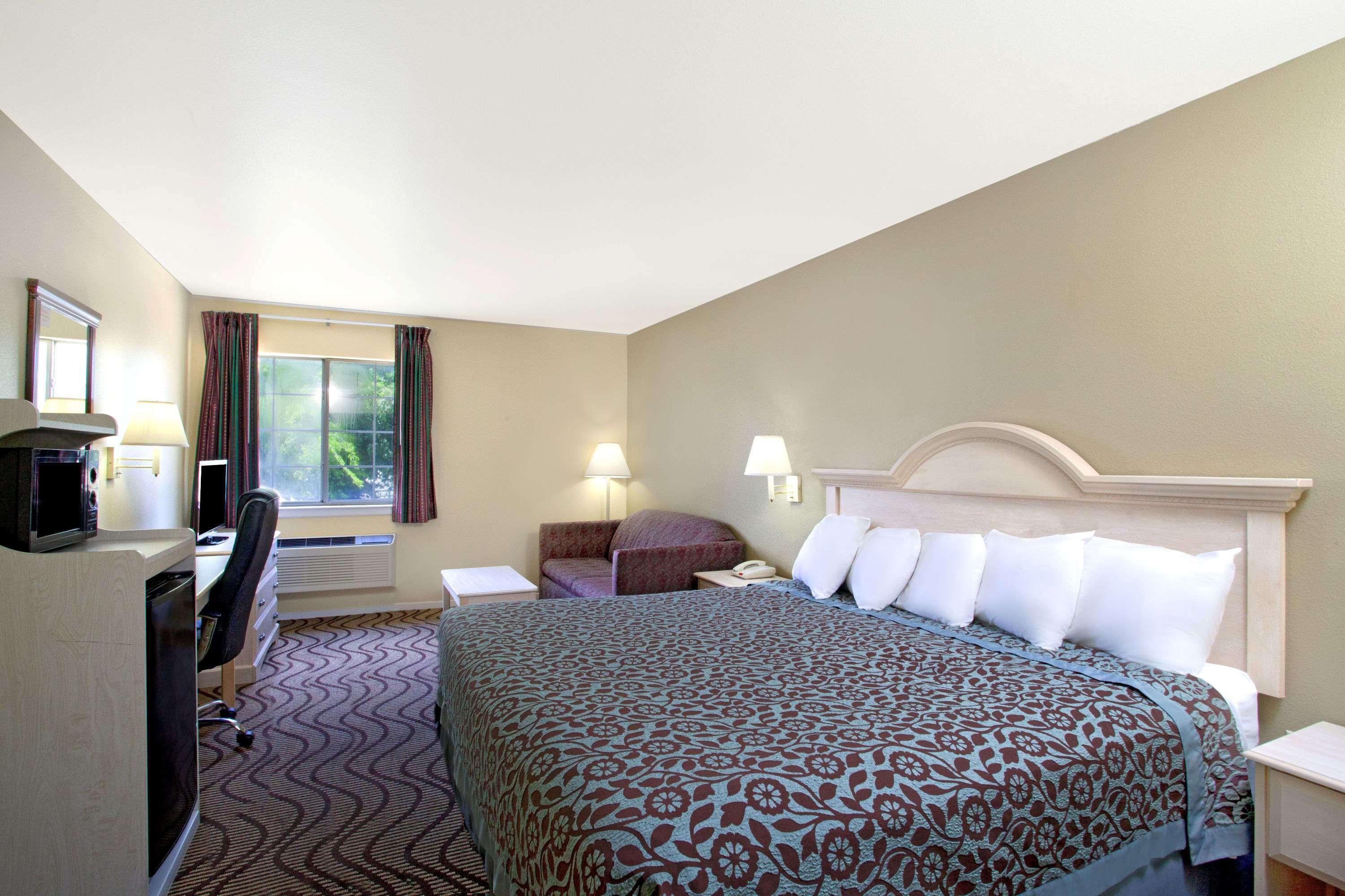 Days Inn By Wyndham Кервилл Экстерьер фото