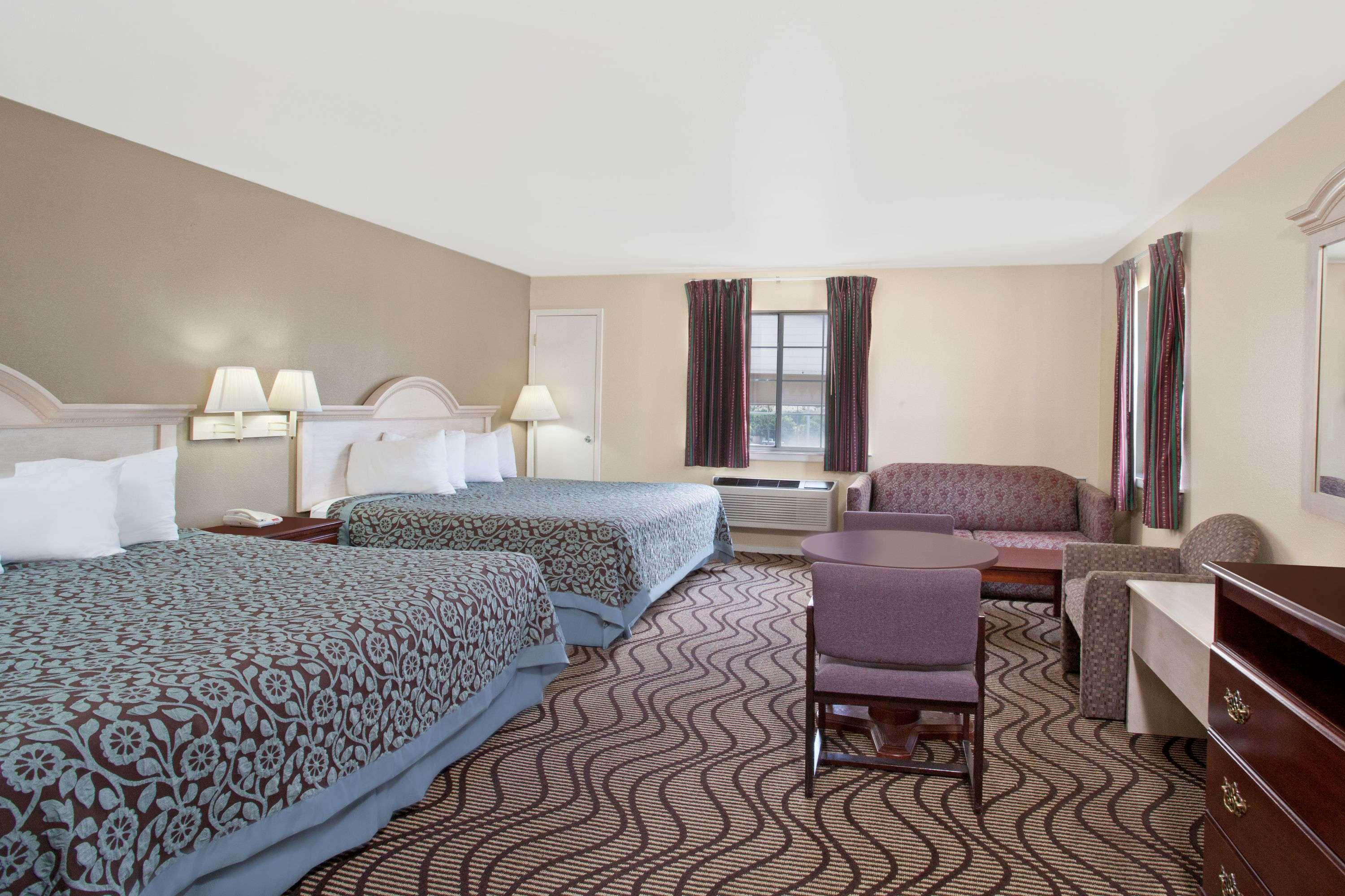 Days Inn By Wyndham Кервилл Экстерьер фото