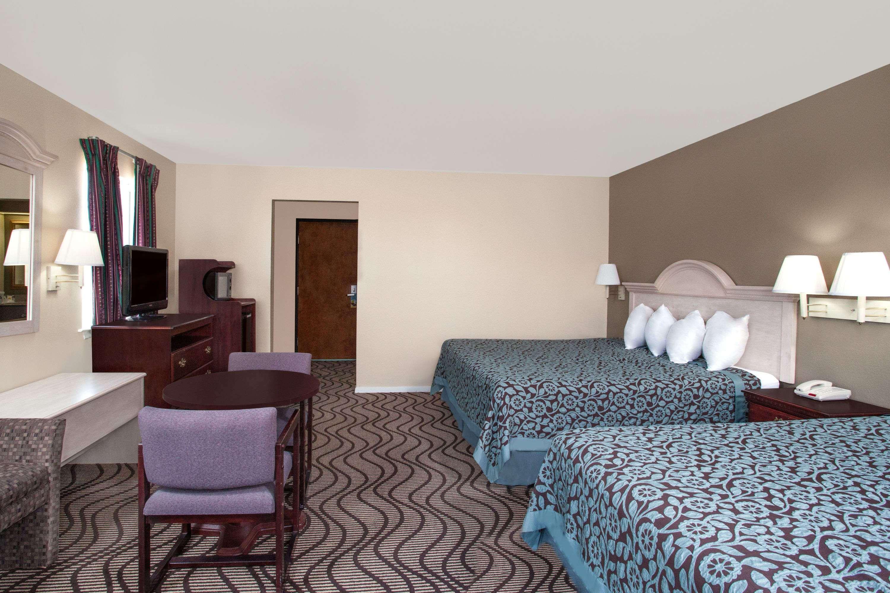Days Inn By Wyndham Кервилл Экстерьер фото